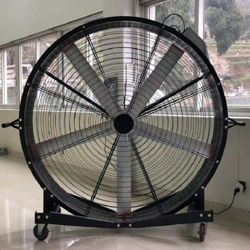 Một chiếc quạt công nghiệp công suất lớn có thể làm mát nhà xưởng hiệu quả