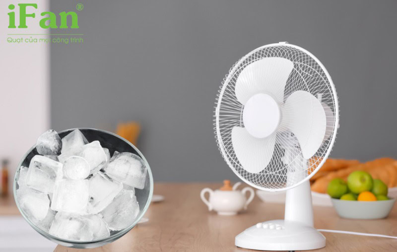 Đặt tô nước đá trước quạt cũng giúp làm mát tốt hơn